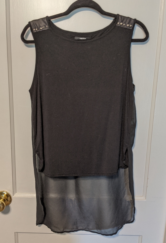 ✨BUNDLE 3+ tanks for $5 each!! Black sheer high low tank